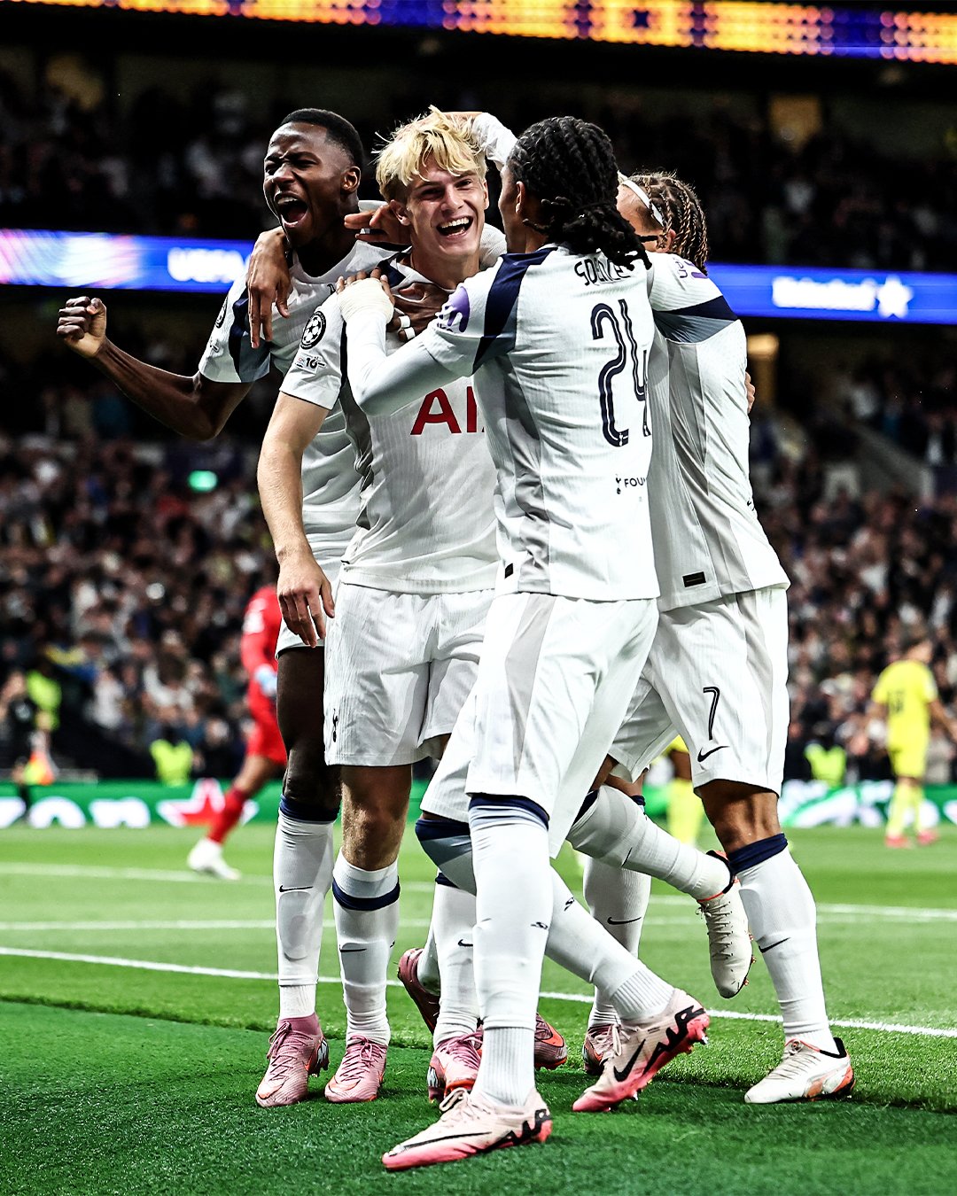 “Tottenhem” qəribə avtoqolla uddu