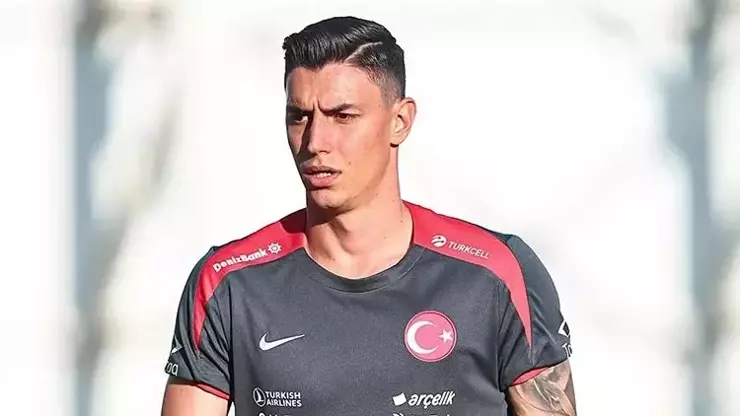 Türkiyə millisində qalmaqal - Qapıçı icazəsiz tərk etdi