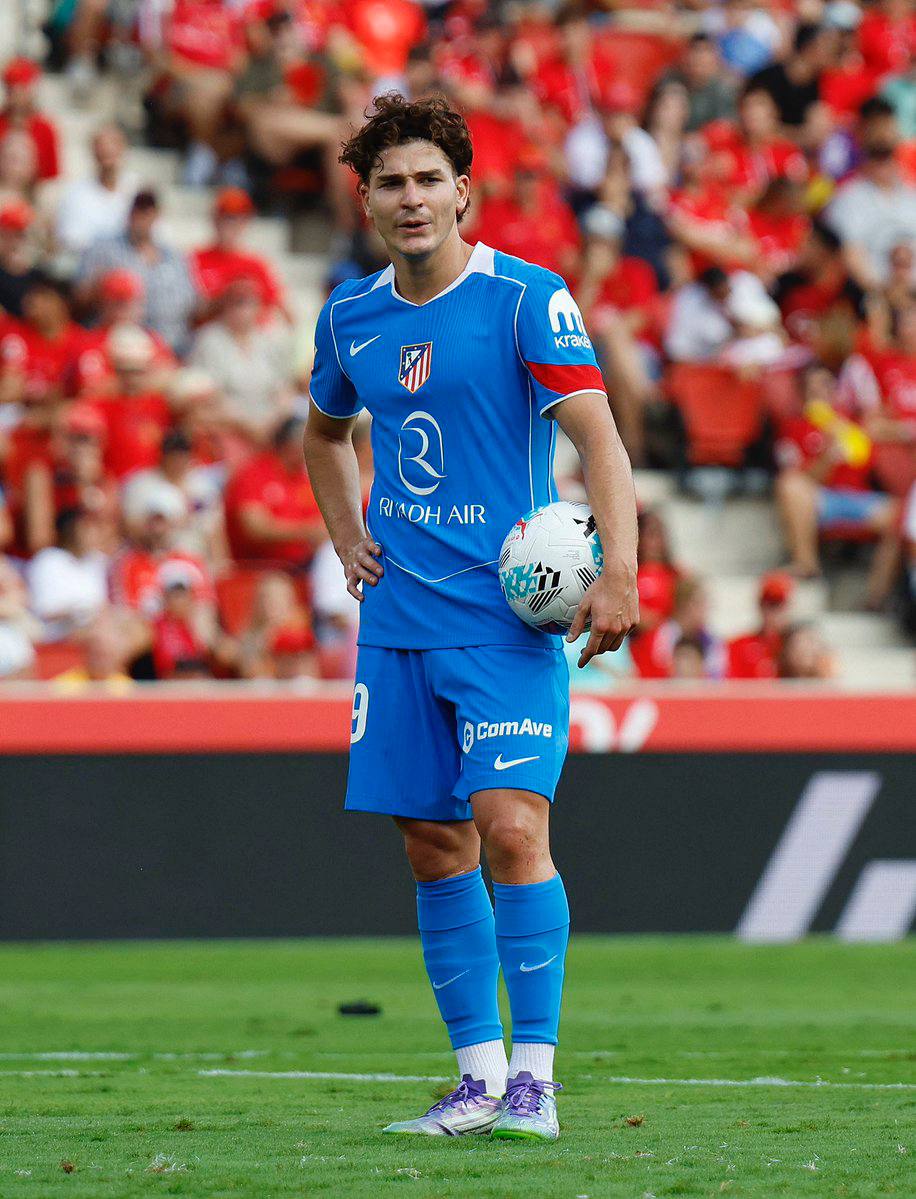 PSJ Xulian Alvaresi istəyir