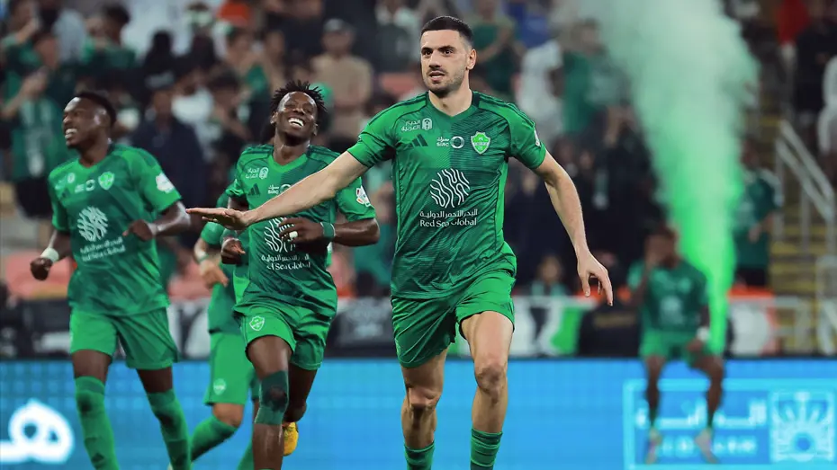 Türk futbolçu Ronaldonun seriyasına son qoydu