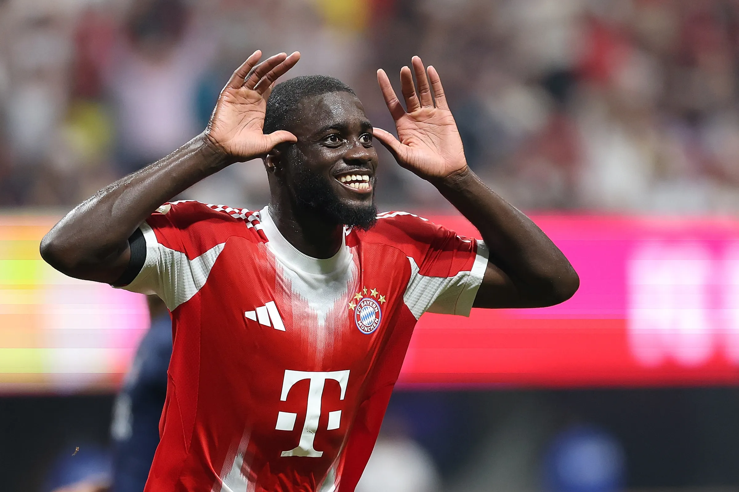 “Bayern”dən Upamekanoya ultimatum: “Saqqız kimi uzatma”