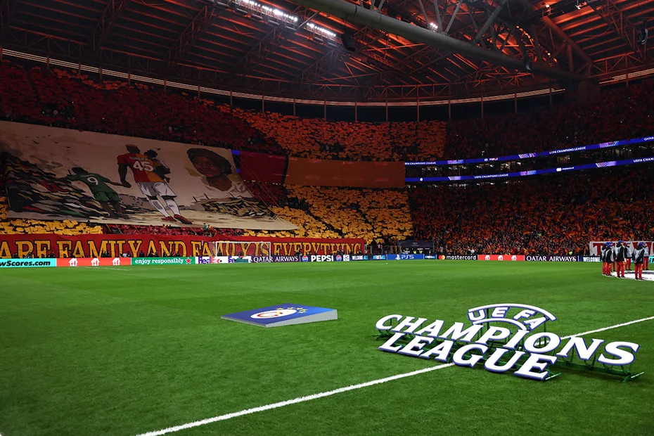 Azarkeşlər Osimheni ağlatdı - FOTO