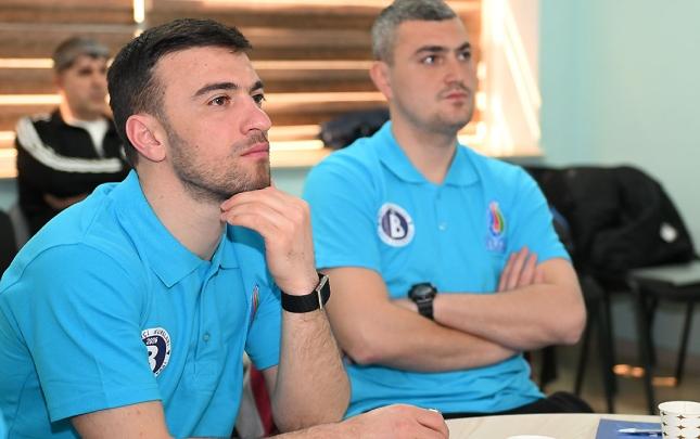 Qara Qarayev məşqçilik yolunda